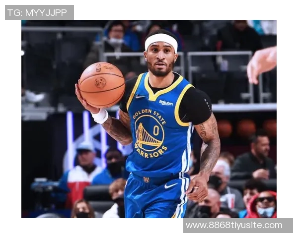 库里称赞小佩顿化学反应良好拦拆配合默契展现球队默契精神